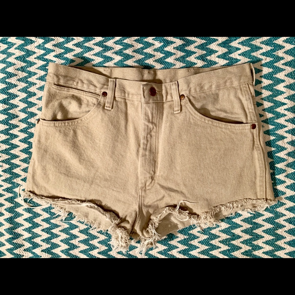 WRANGLER HIGH WAISTED SHORTS